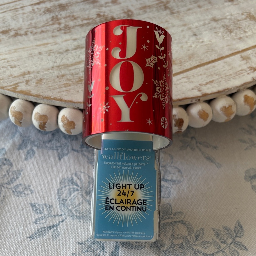 Bath & Body Works Red Joy Wallflowers Plug in NWT